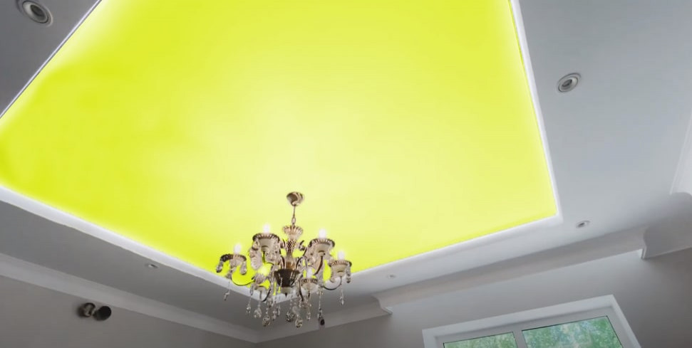Двухуровневый желтый натяжной потолок